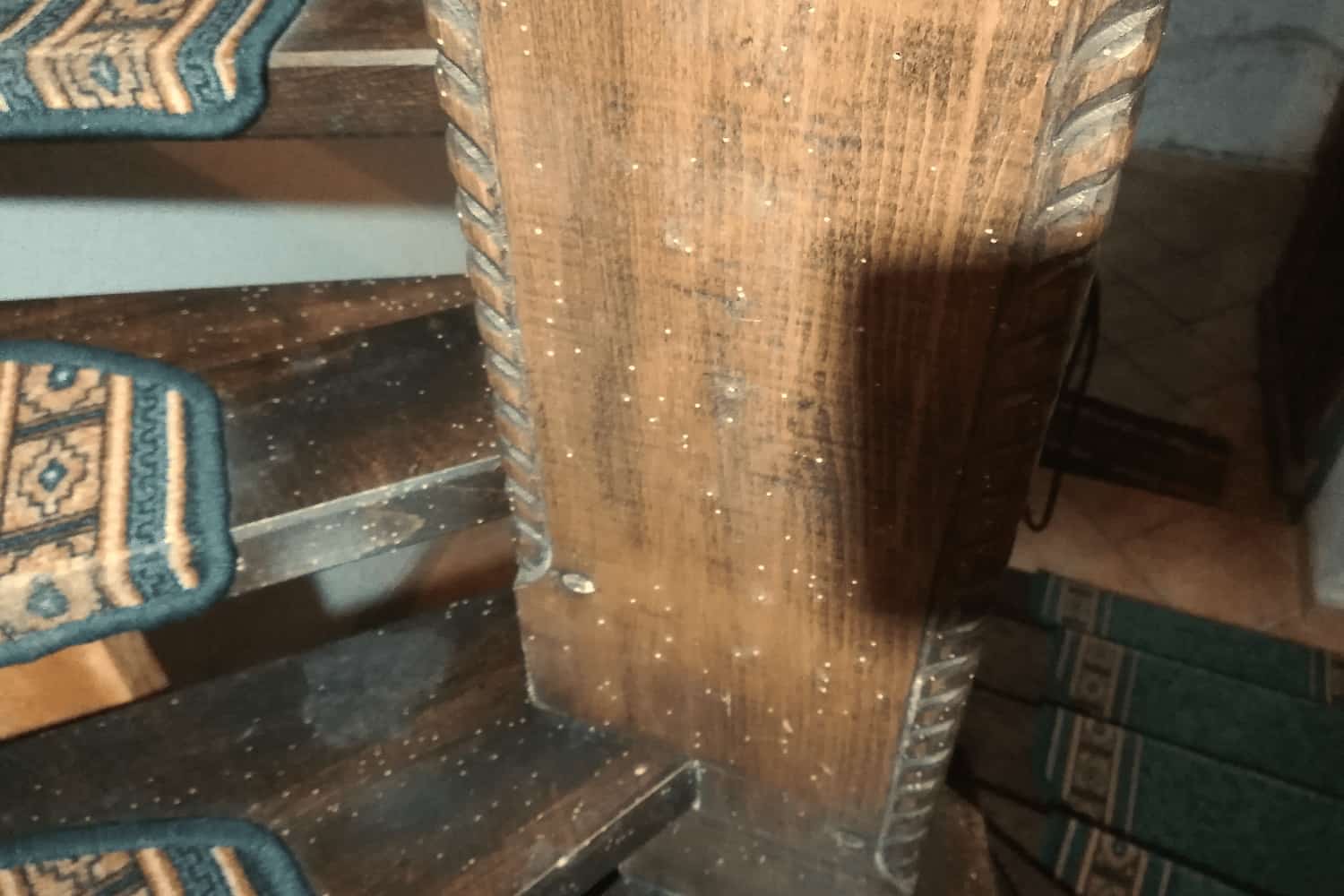 Schadbilder Nagekäfer Treppenpfeiler